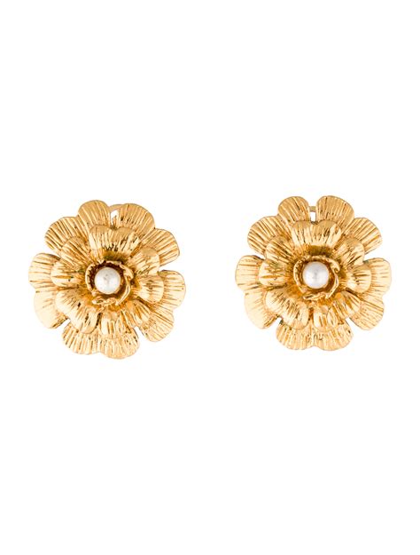 collana camelia chanel|Chanel camelia earrings.